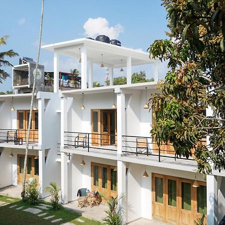 Отель Ocean Tribe Sri Lanka - Surf & Yoga Retreat Велигама Экстерьер фото