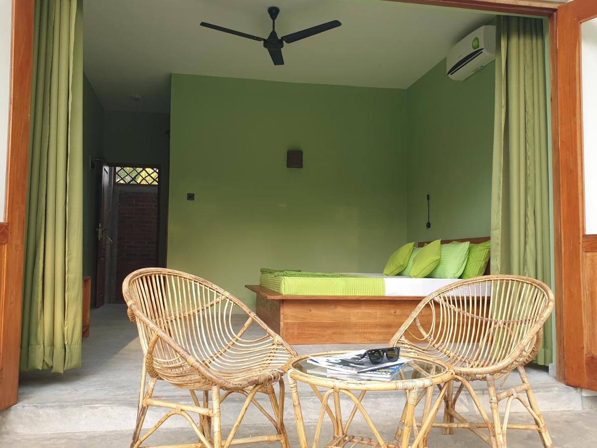 Отель Ocean Tribe Sri Lanka - Surf & Yoga Retreat Велигама Экстерьер фото