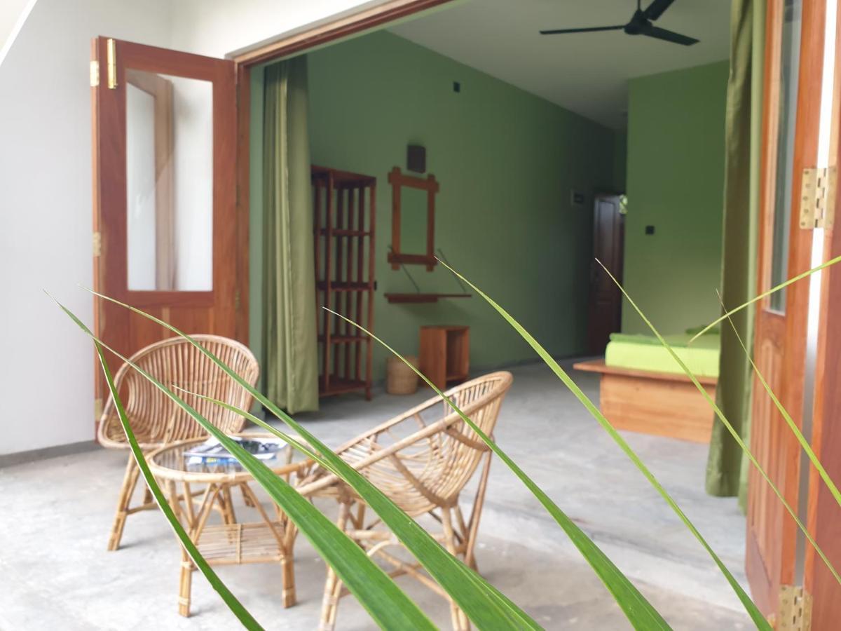 Отель Ocean Tribe Sri Lanka - Surf & Yoga Retreat Велигама Экстерьер фото